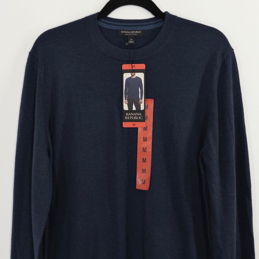 Banana Republic Merino Wool Sweater Men's Medium Navy Crew Neck Lightweight NWT - Picture 3 of 8